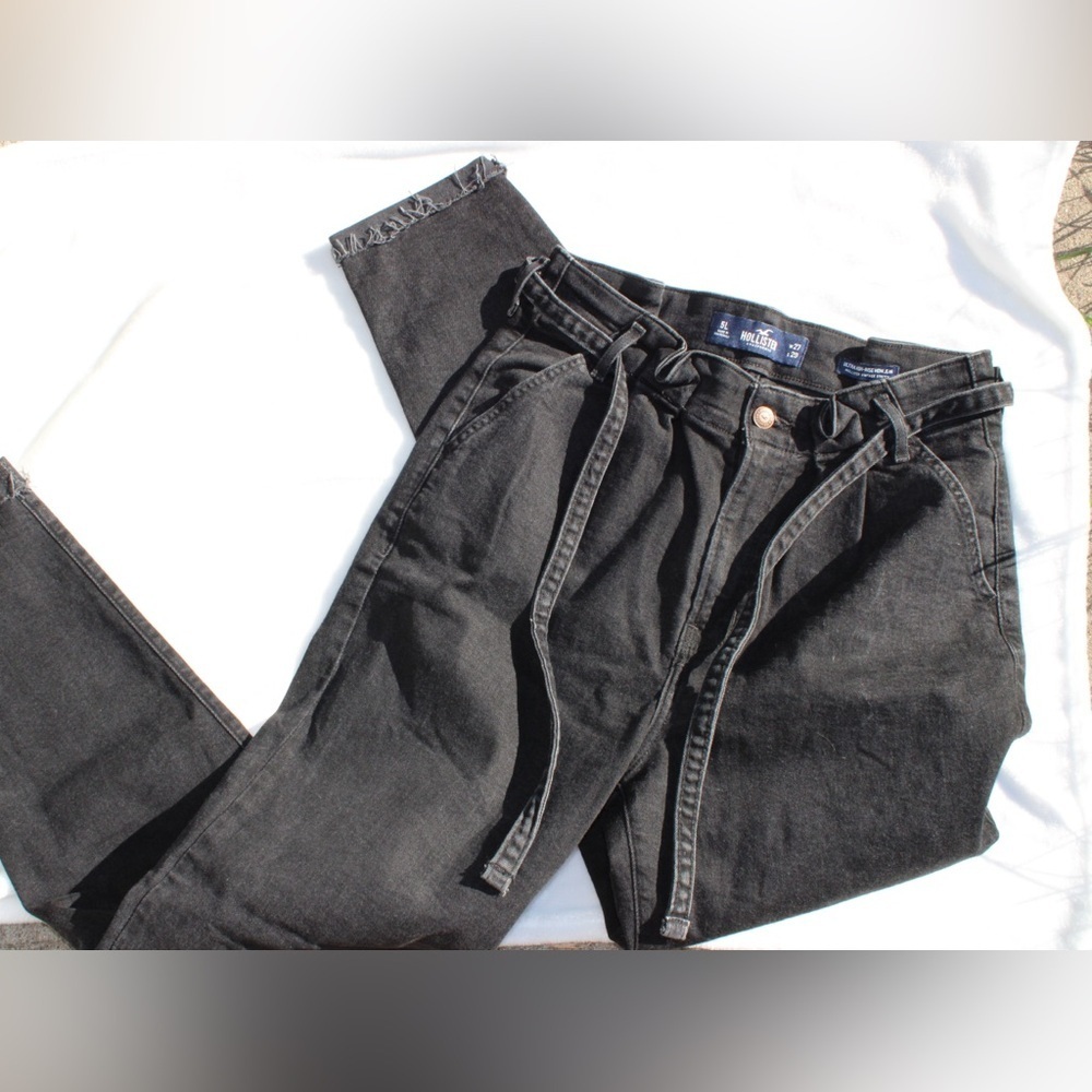 Hollister W27 L29 Ultra High Rise Mom Jean Vintage Stretch Black Jeans